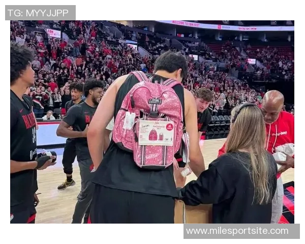 真男人的粉色选择杨瀚森分享书包抢购趣事 真男人的粉色选择杨瀚森分享书包抢购趣事