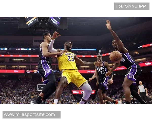 老詹助攻无失误展现团队价值17投仅4中却不减其领袖风范 老詹助攻无失误展现团队价值17投仅4中却不减其领袖风范