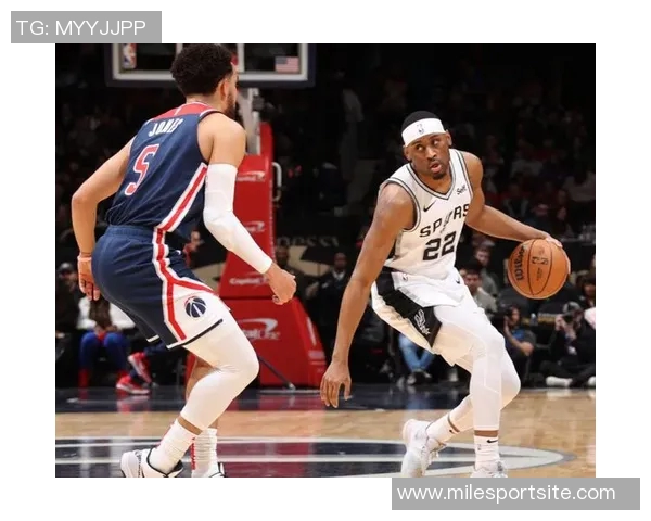 文班在挡拆后华丽转身空接背扣展现惊人弹跳与技巧 文班在挡拆后华丽转身空接背扣展现惊人弹跳与技巧