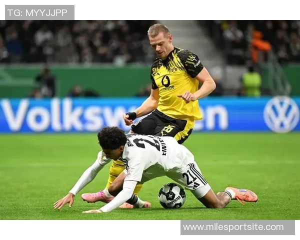 法兰克福主帅强调团队防守凯恩需坚定赢球信念全力以赴 法兰克福主帅强调团队防守凯恩需坚定赢球信念全力以赴