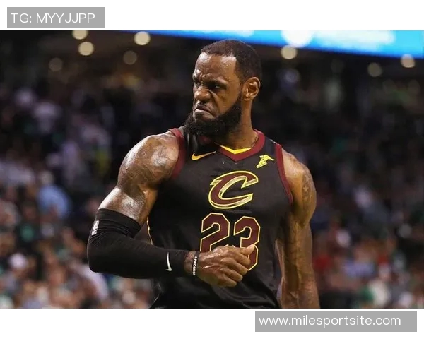 詹姆斯复出后场均上场时间引发争议湖记认为32到33分钟更为合理