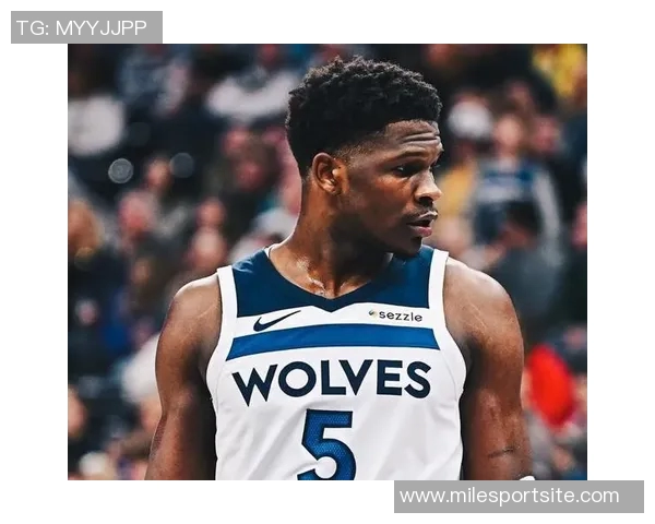 爱德华兹表现出色19投9中砍下31分8篮板5助攻三分球命中率高达50 爱德华兹表现出色19投9中砍下31分8篮板5助攻三分球命中率高达50