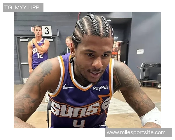 杰伦格林因轻度腿筋拉伤缺席湖人战役预计能赶上新赛季揭幕战