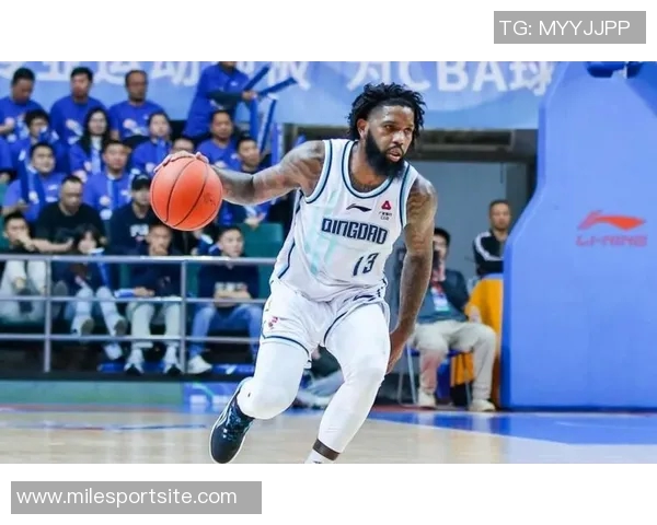 诺曼鲍威尔状态低迷14投仅4中贡献17分4篮板2抢断并有5次失误正负值为负8 诺曼鲍威尔状态低迷14投仅4中贡献17分4篮板2抢断并有5次失误正负值为负8