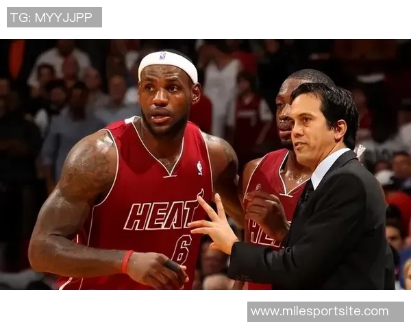 詹姆斯与斯波共同探讨现代篮球的节奏与空间的重要性