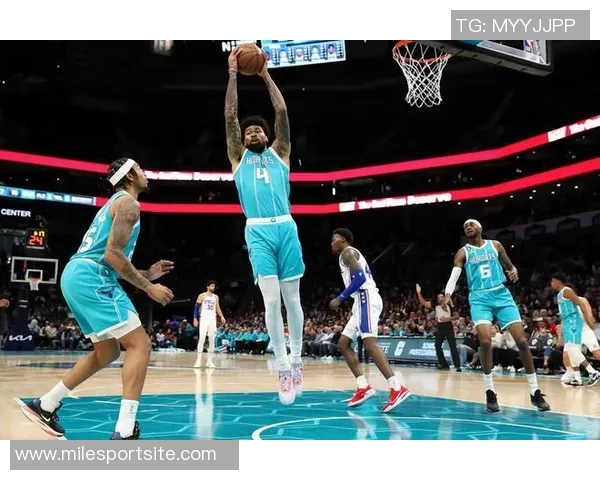 理查兹半场表现抢眼5中3斩获7分助攻1次正负值高达16分